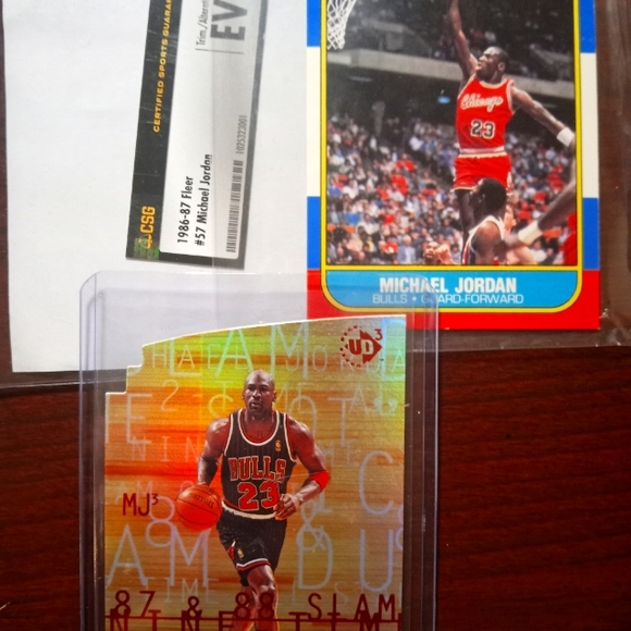 1986 Fleer Michael Jordan RC rookie card and UD3 MJ3-1 die cut insert - Picture 1 of 7